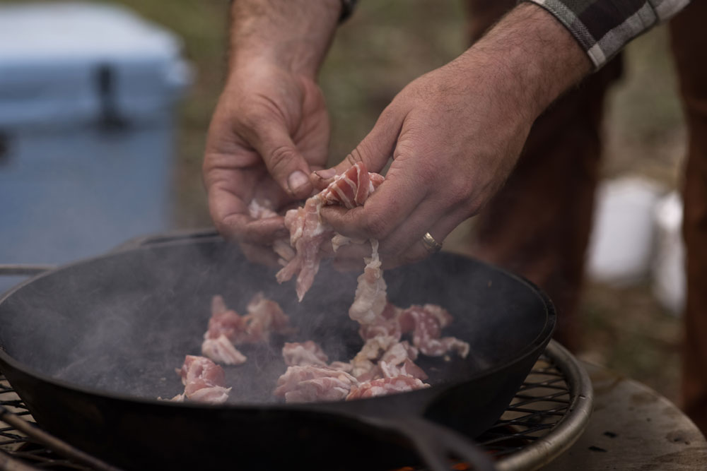 cooking bacon cast iron