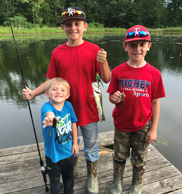 3 kids fishing