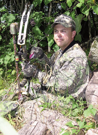 Todd Amenrud bowhunting