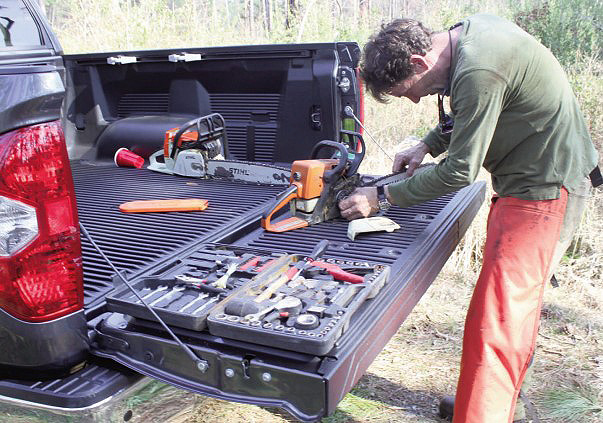 repairing chainsaw