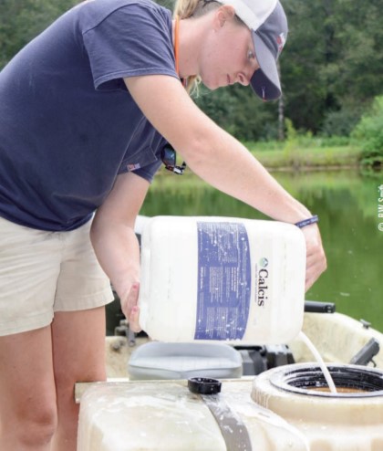 pouring calcis