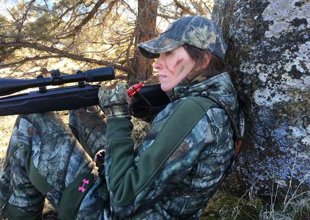 Krissy Knox rifle hunting