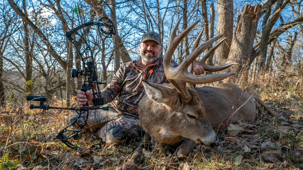 Curt Goettsch's Iowa bow buck