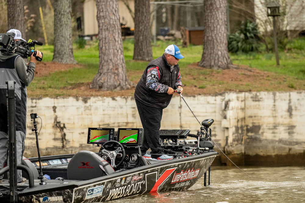 Bill Lowen fishing Pickwick