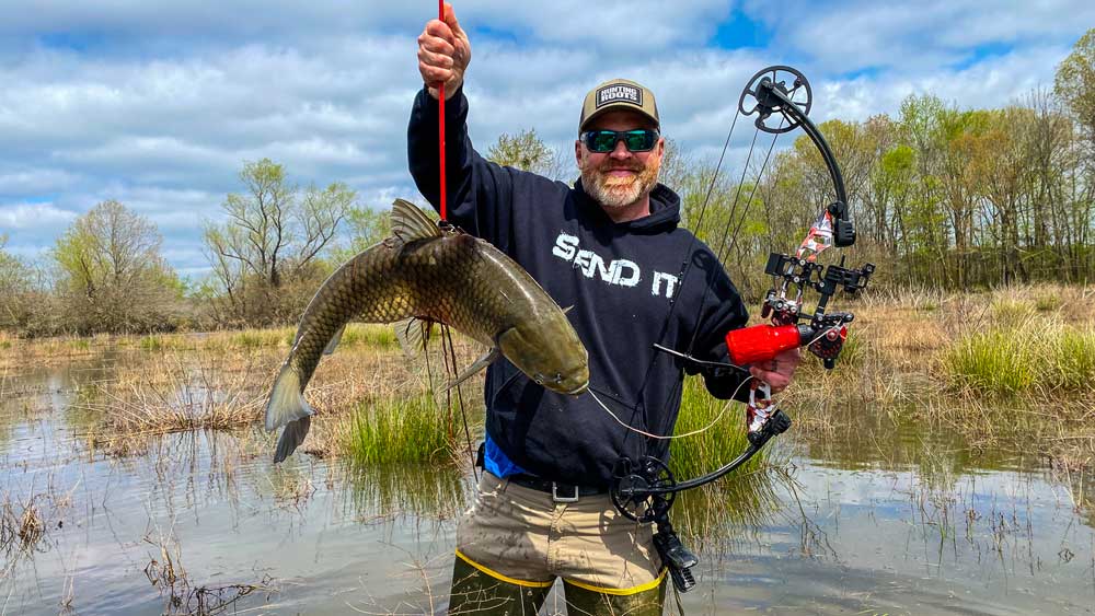 Brodie Swisher bowfishing carp