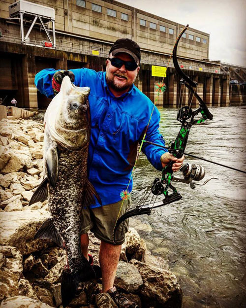 Chuck Belmore carp bowfishing