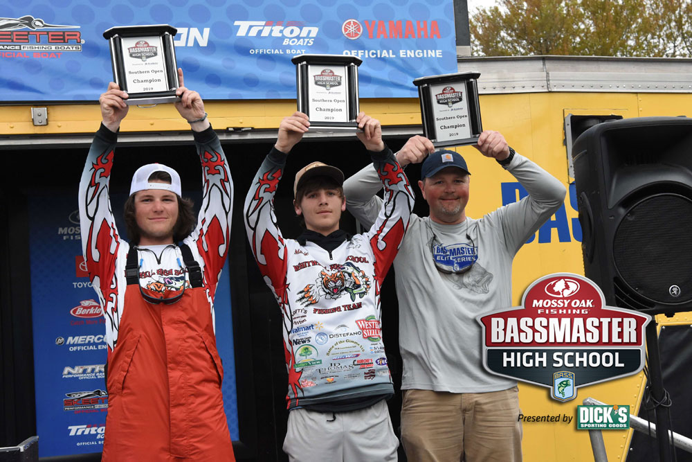 Mossy Oak High School Fishing Moss and Willis winners