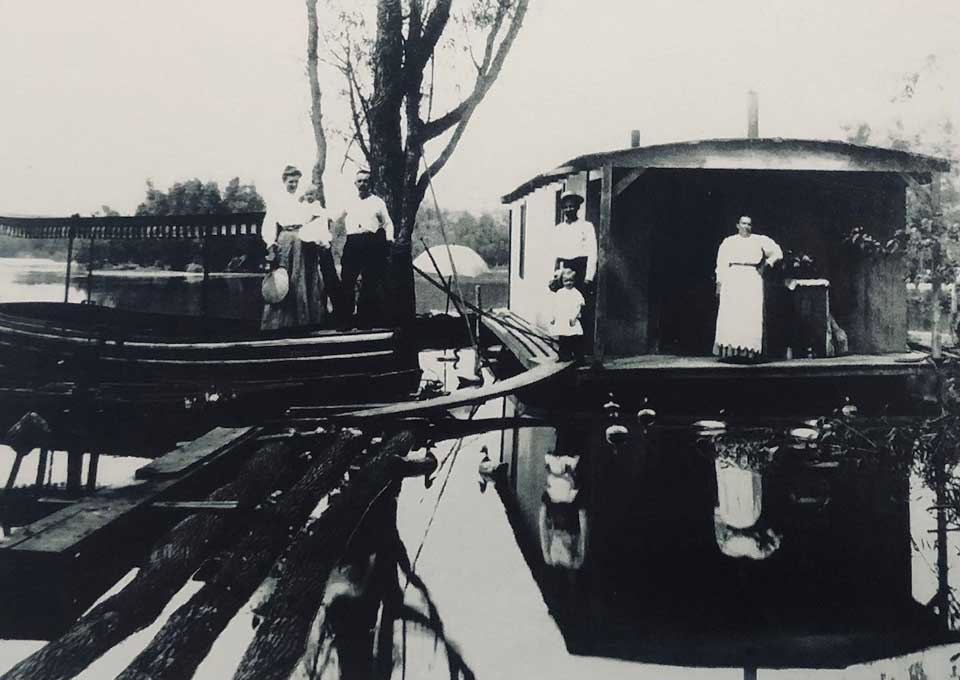 J.T. Beckhart house boat