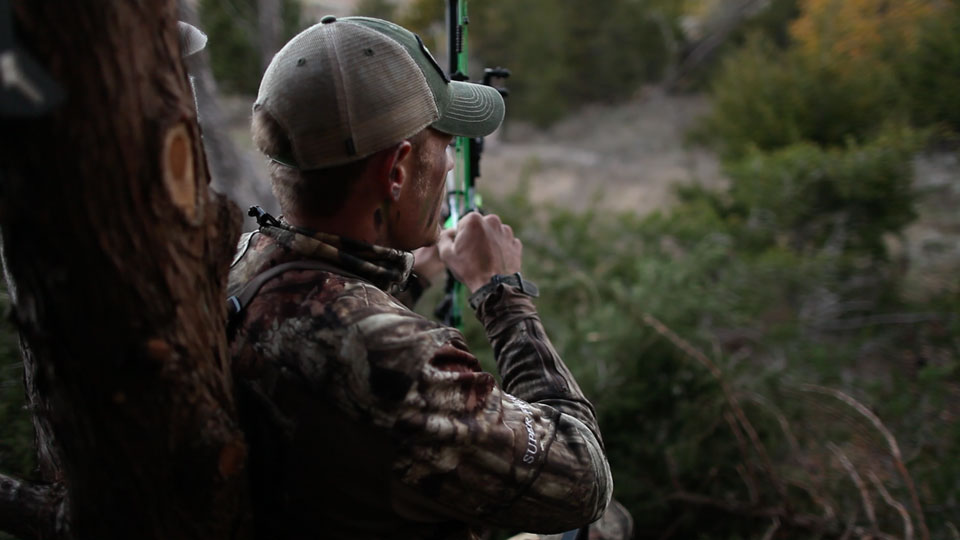 Levi Morgan bowhunting