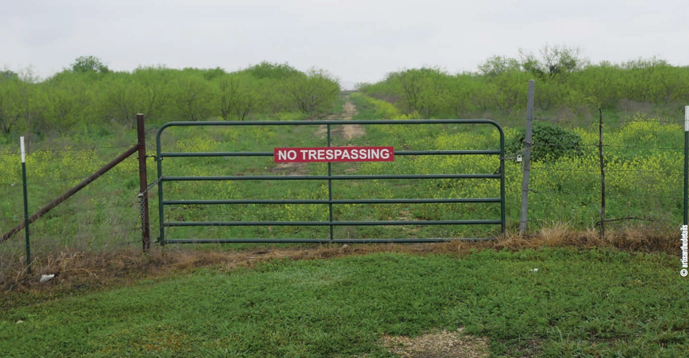 no trespassing metal gate