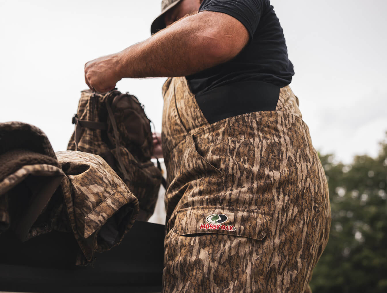 Mossy Oak Elements Bibs
