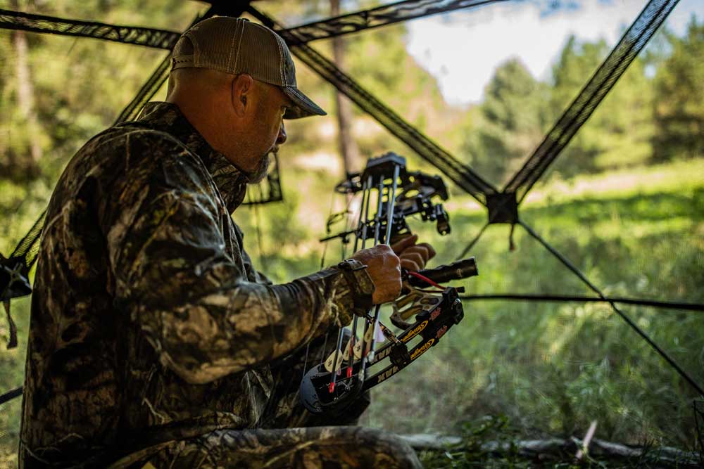 Rhino See Through Blind bowhunting