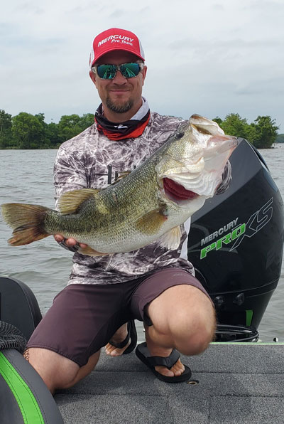 Shane Smith sight fishing bass