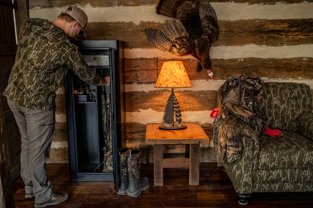 storing guns gun safe