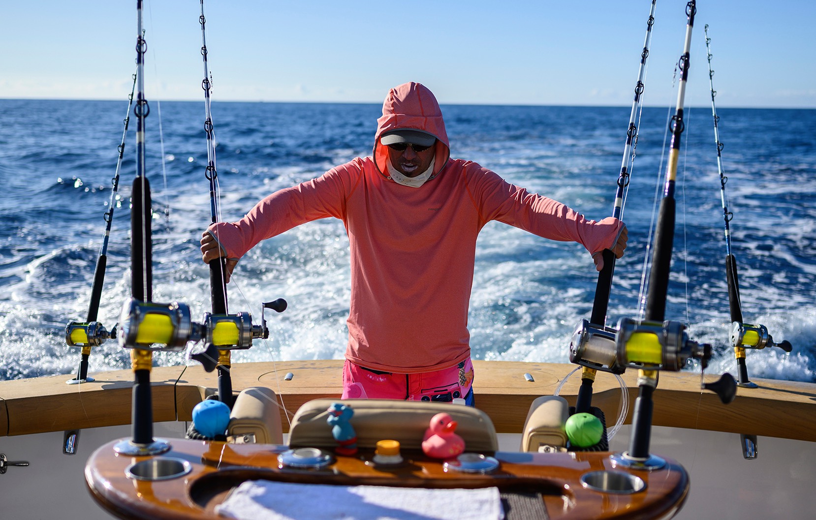 Ocean fishing Deep sea fishing with fishing hook' Men's T-Shirt