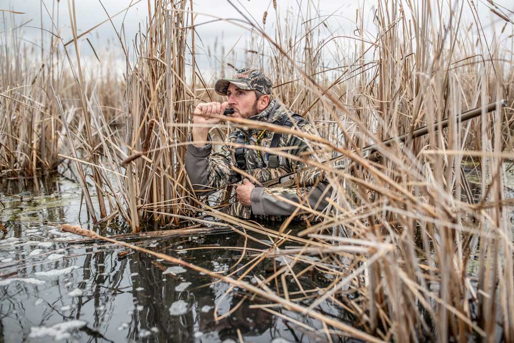 duck hunter calling ducks