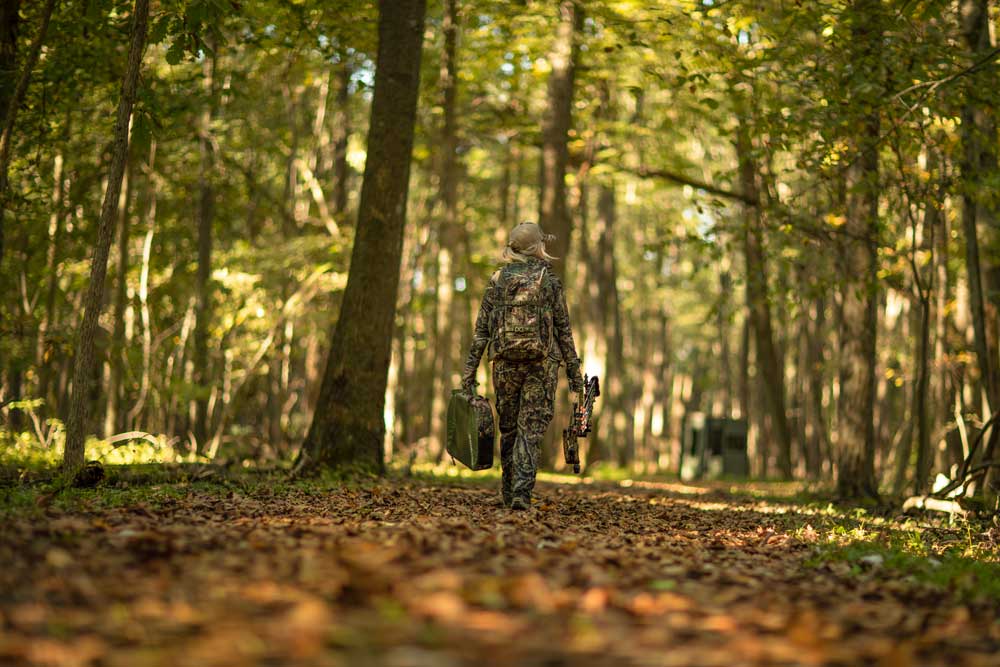 female bowhunter