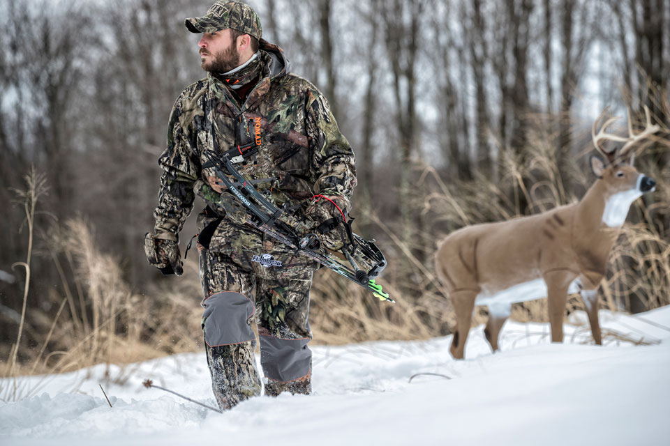 Hunting with deer decoy