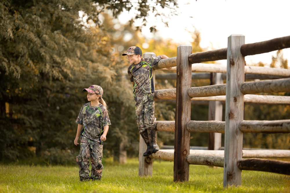 kids on fence