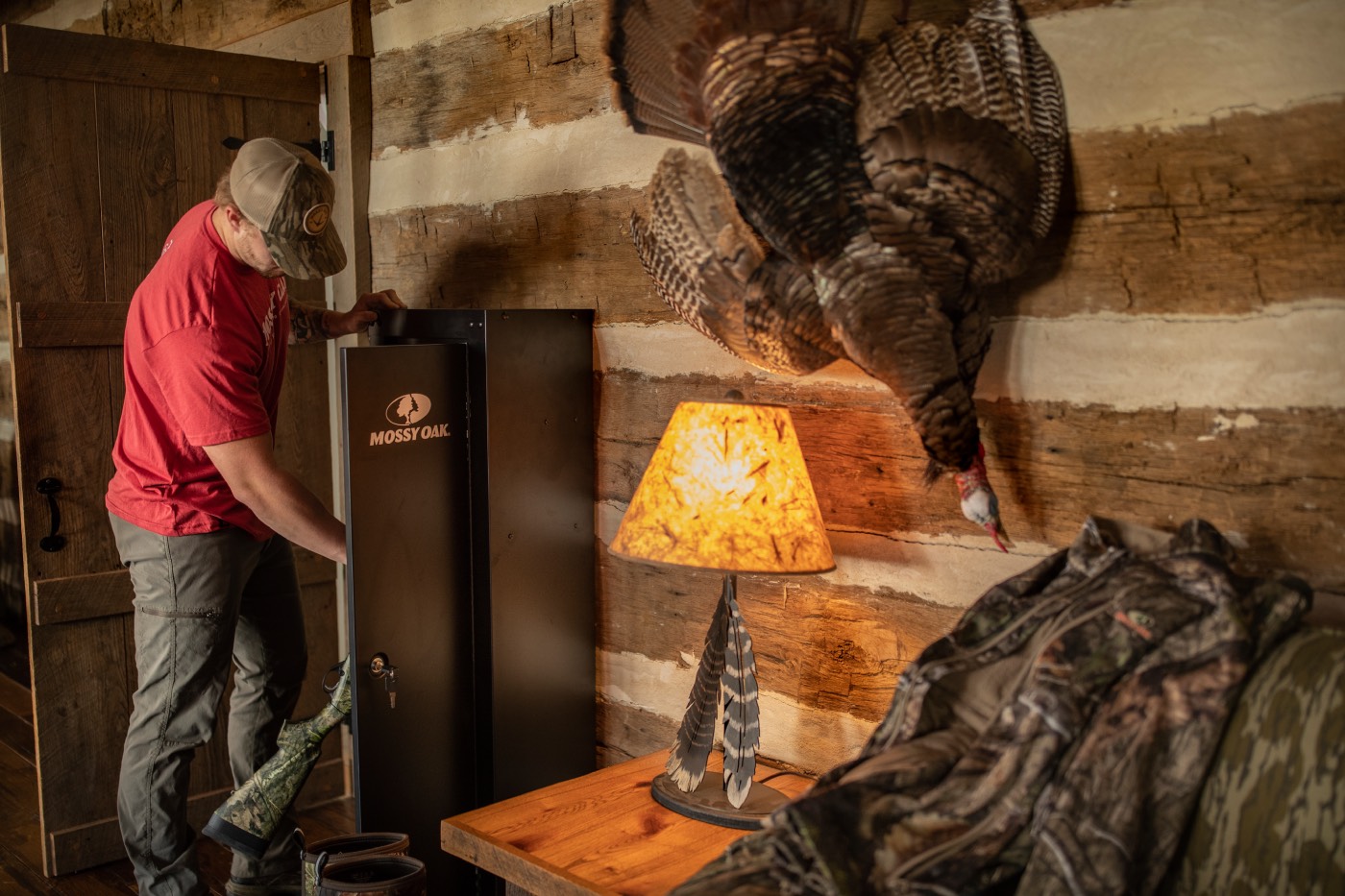 mossy oak gun safe being opened by man