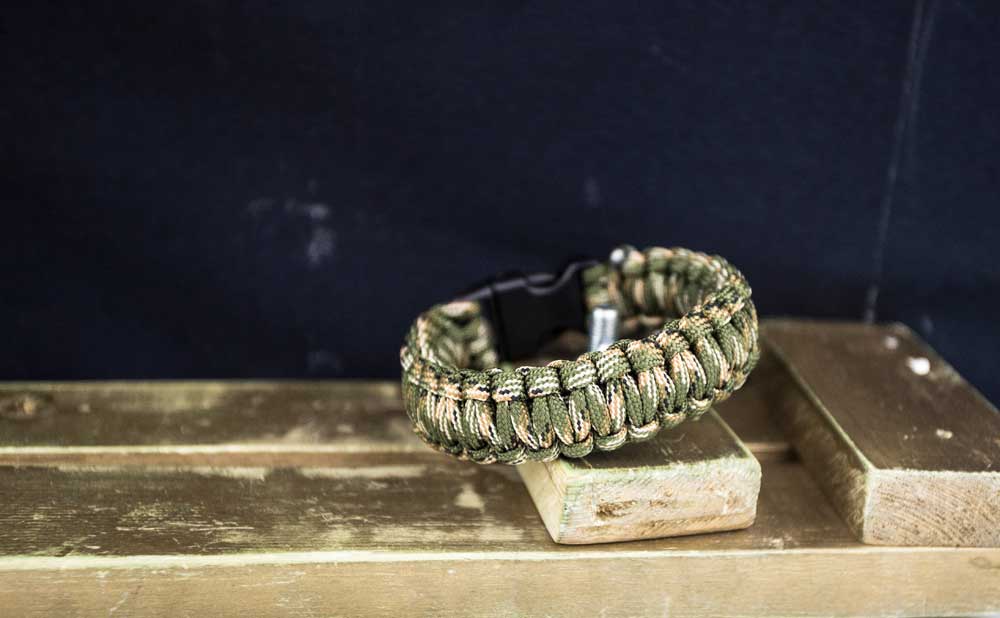 paracord bracelet