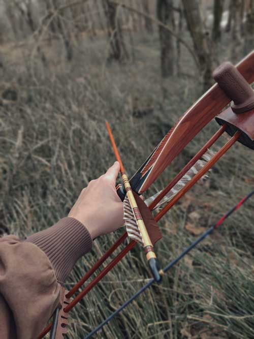 nocking arrow on traditional bow