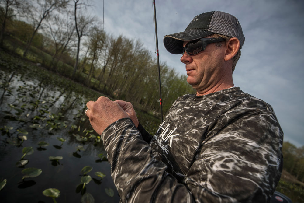 tying a fishing knot